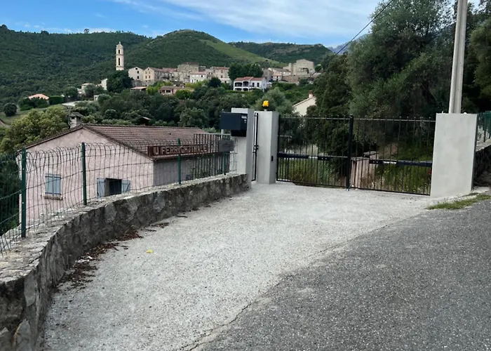 Charmant T2 Proche De Corte